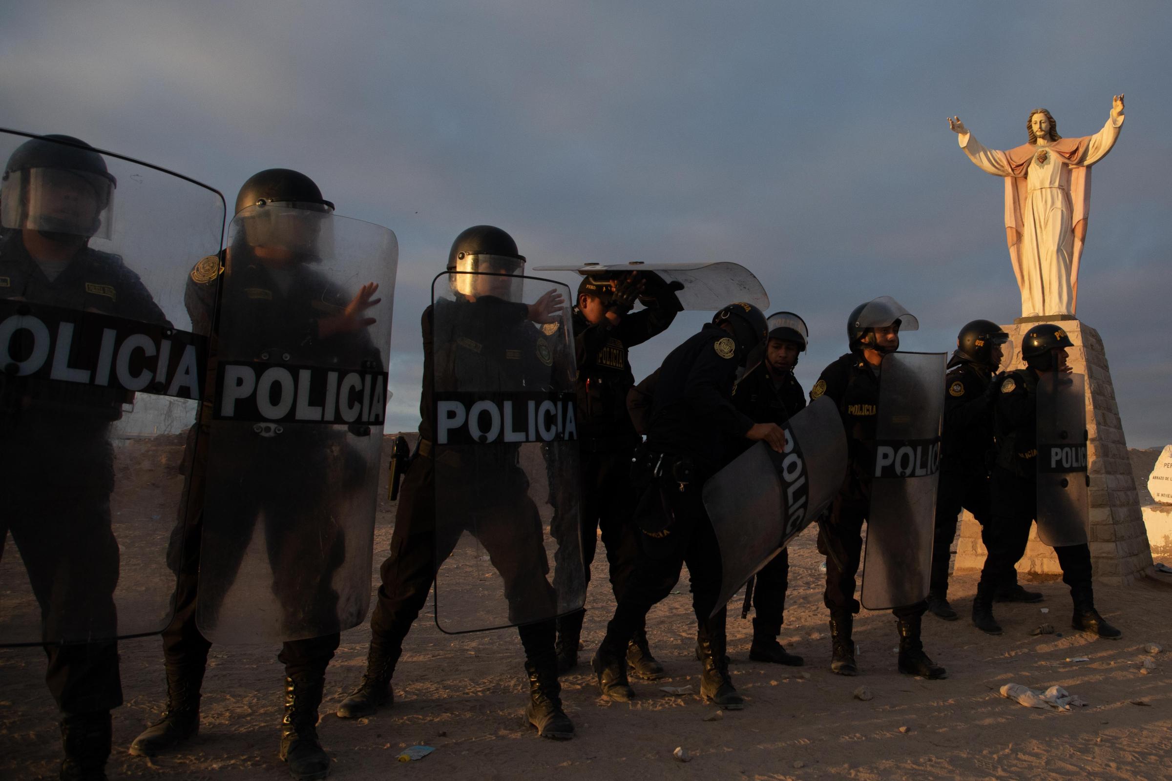Fear, cold and xenophobia: broken dreams on the Chilean border - ARICA, CHILE - MAY 2: Peruvian police guard the border to prevent the passage of undocumented...