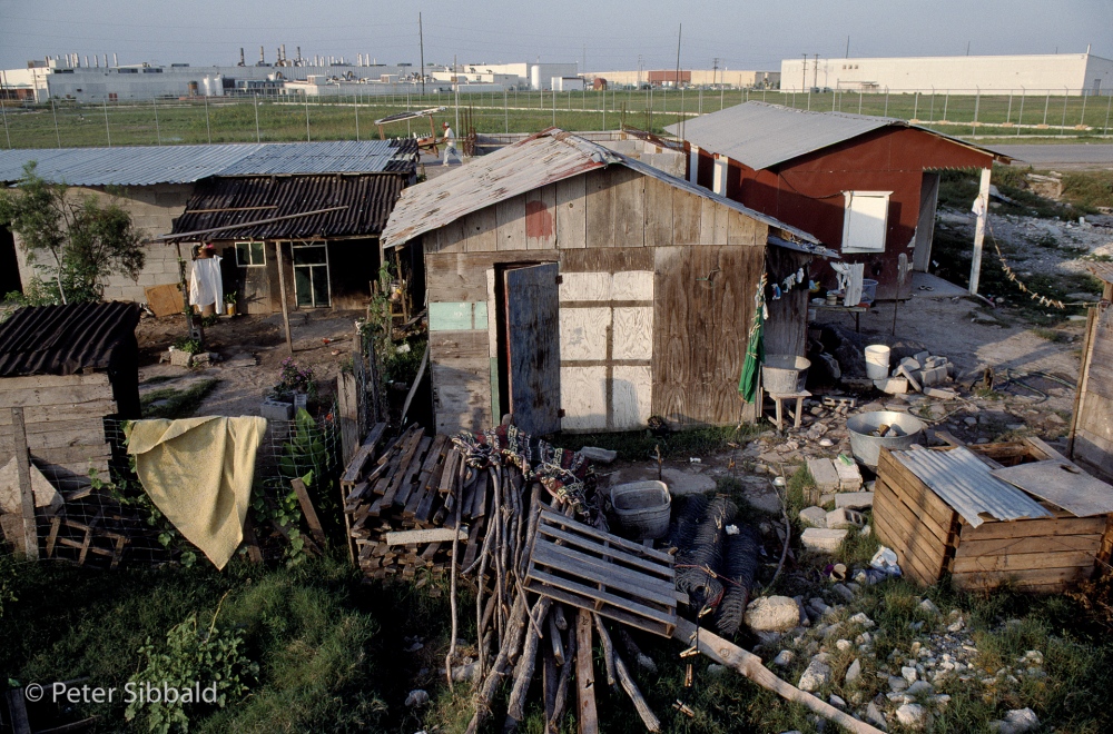  Life in the Colonia of Las Pal... waste. Â© Peter Sibbald, 1993 