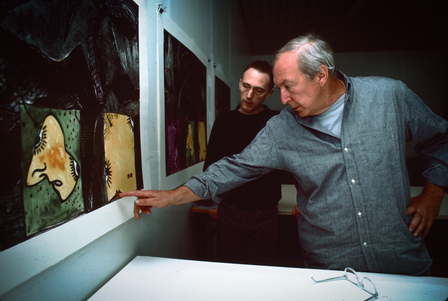 JASPER JOHNS FOR LIFE, ARTNEWS, PA INQUIRER - Jasper Johns in his studio, New York City 1985