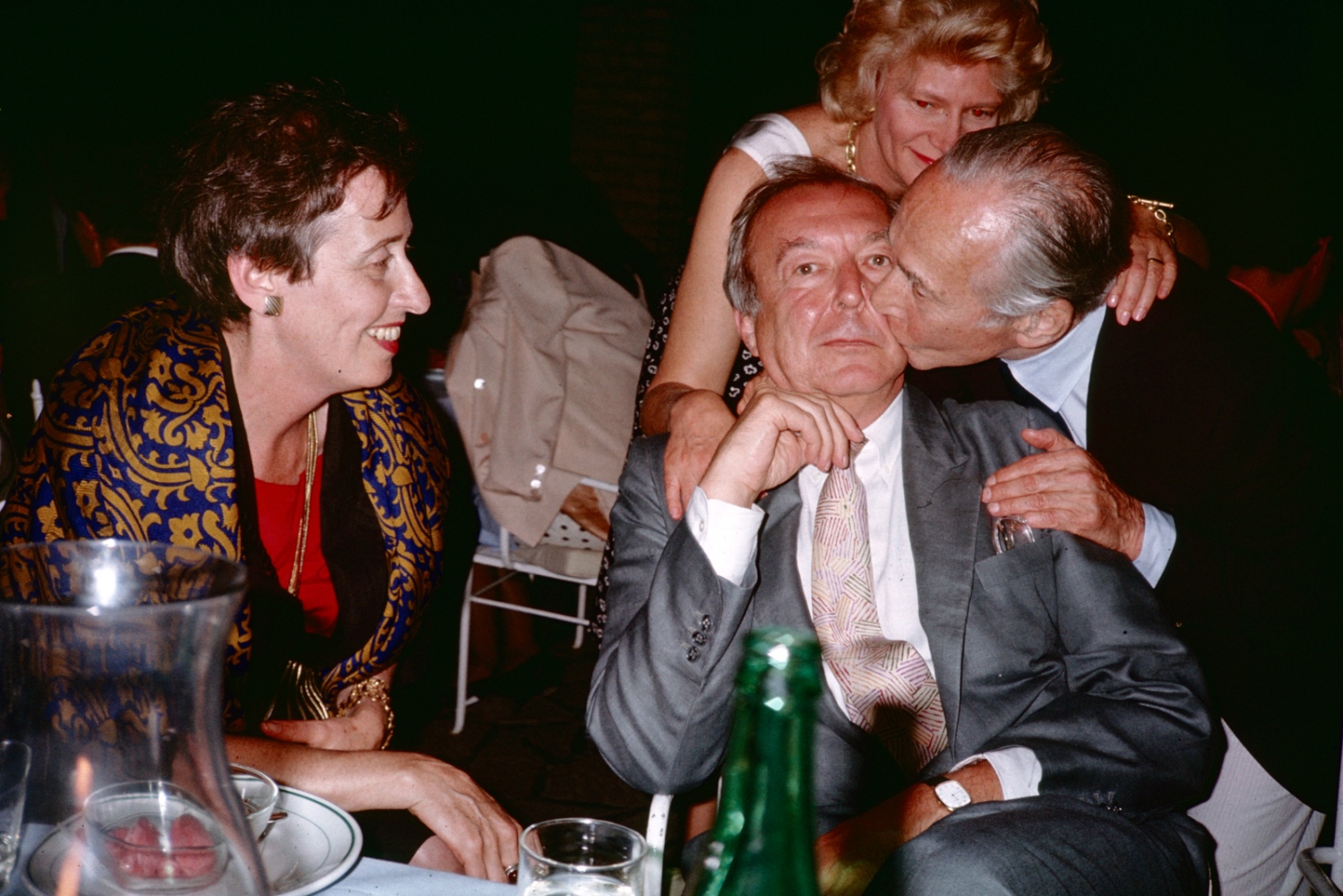 JASPER JOHNS FOR LIFE, ARTNEWS, PA INQUIRER - Jasper Johns being kissed by Leo Castelli, Venice...