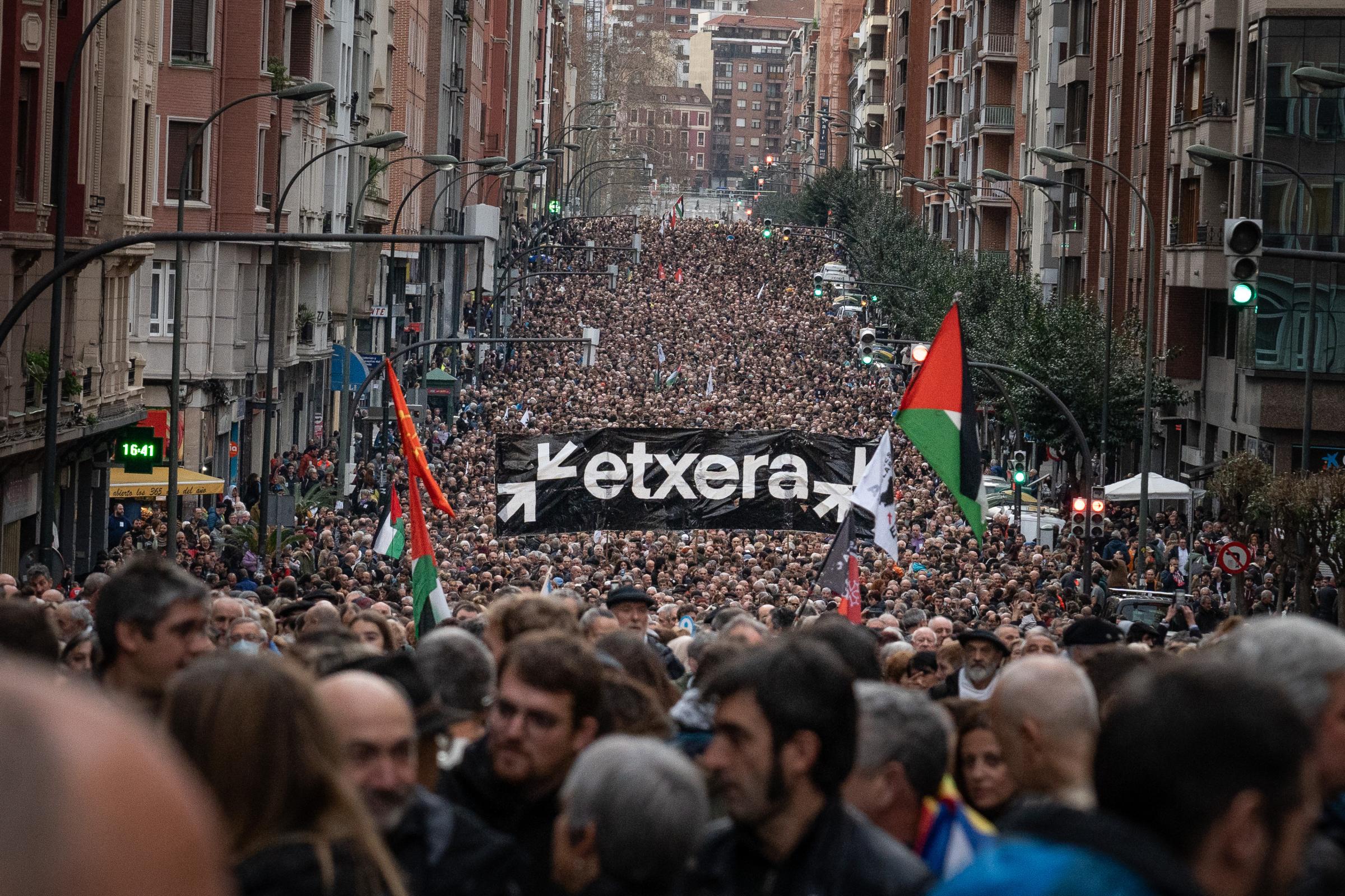 Thousands of people call for an end to the policy of exception for ETA prisoners