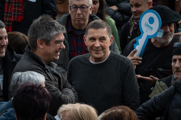 Thousands of people call for an end to the policy of exception for ETA prisoners - BILBAO, SPAIN: January 13th

The elected senator of EH Bildu in the Cortes of Spain, Gorka...