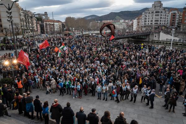 Thousands of people call for an end to the policy of exception for ETA prisoners - BILBAO, SPAIN: January 13th

Thousands of people at the end of the demonstration for ETA...