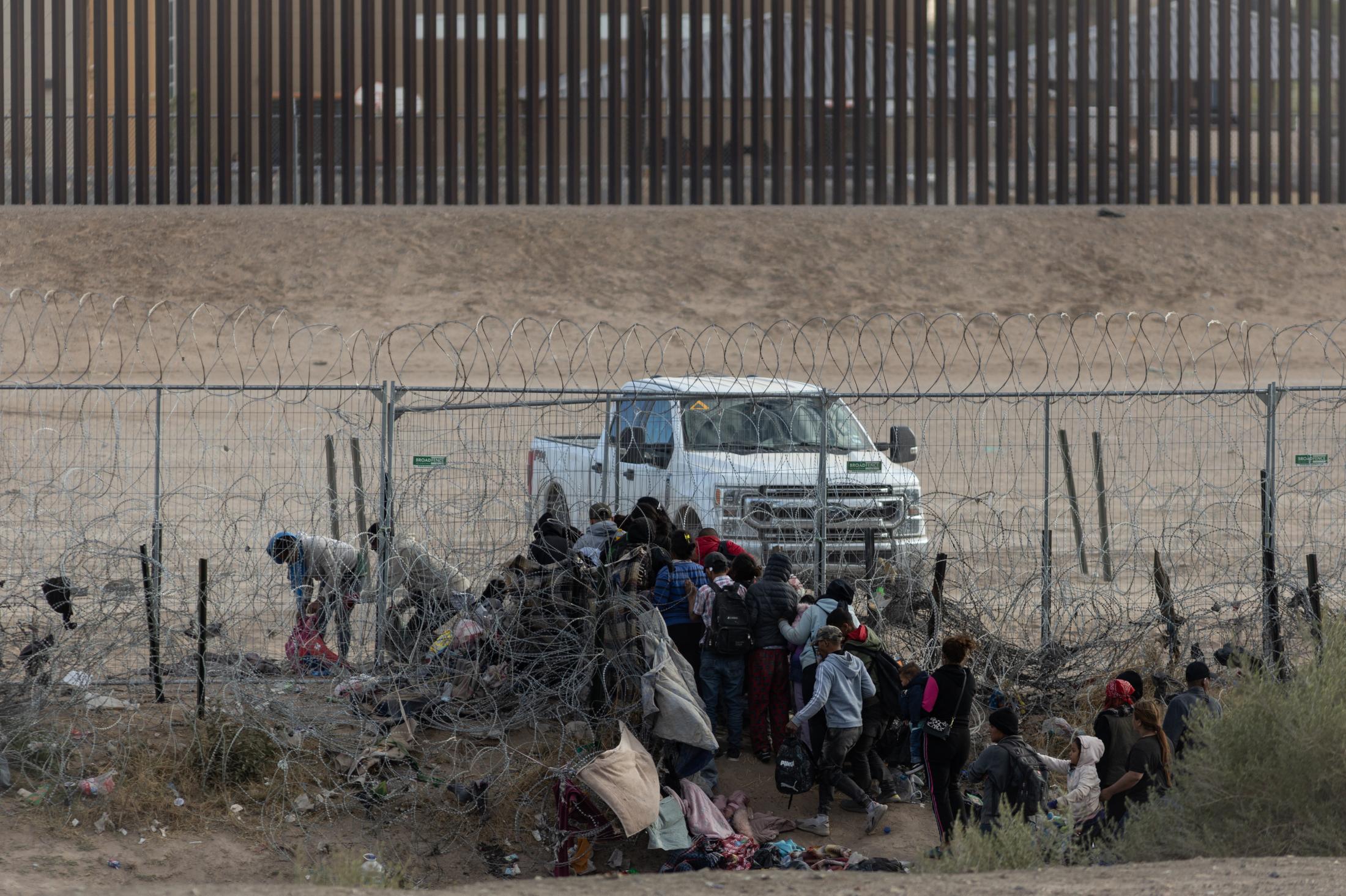 Round Trip: An Endless Border by David Peinado Romero