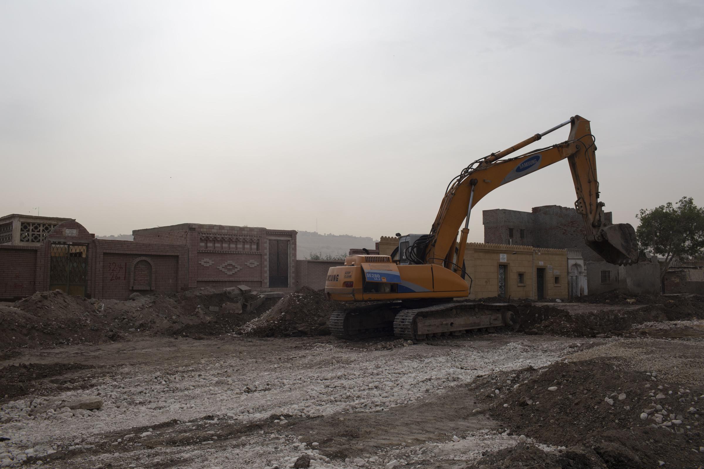 Bulldozers tear into Cairo's historic Islamic cemeteries - 