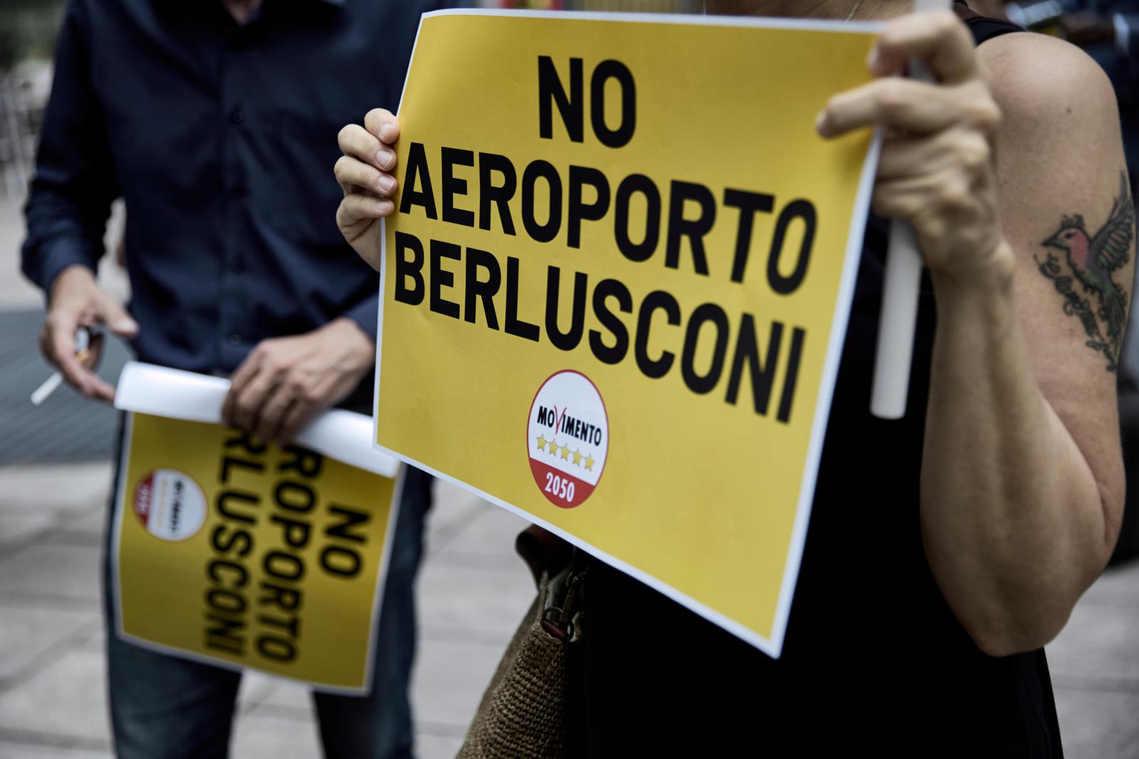 Against Naming an Airport After Berlusconi | Buy this image