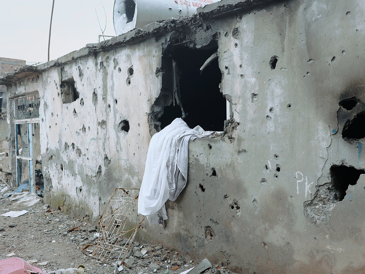Art and Documentary Photography - Loading FT_WhatMakesAWar_03.JPG
