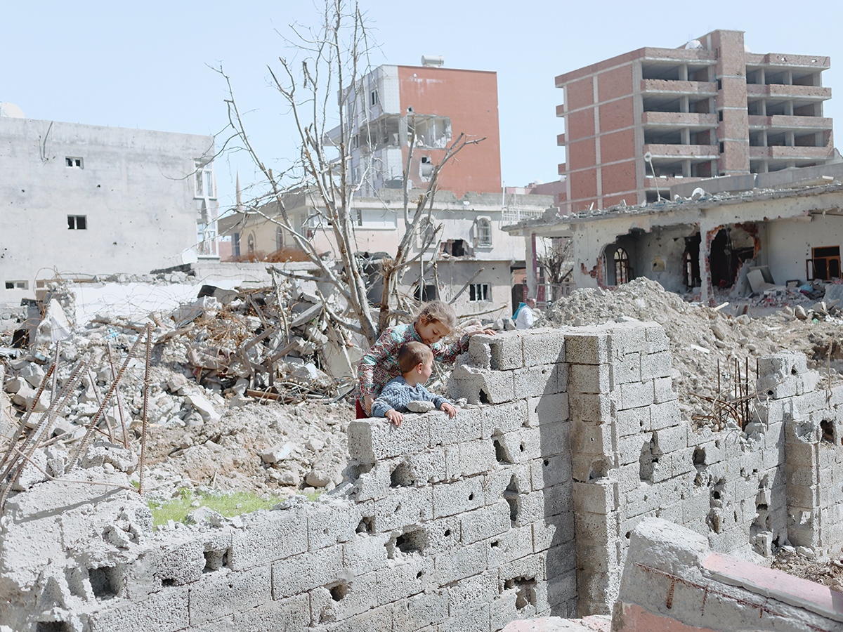 Art and Documentary Photography - Loading FT_WhatMakesAWar_13.JPG