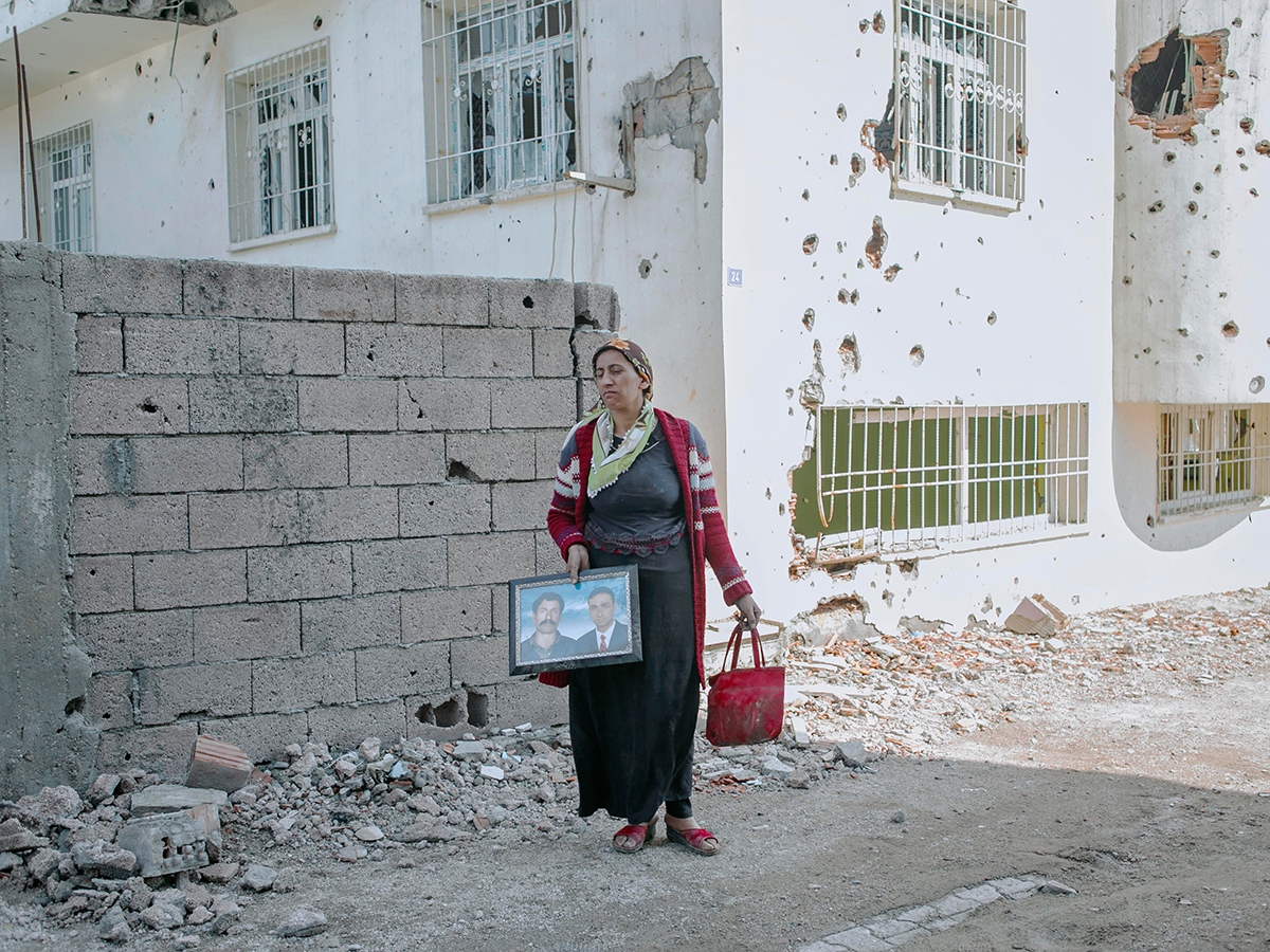 Art and Documentary Photography - Loading FT_WhatMakesAWar_16.JPG