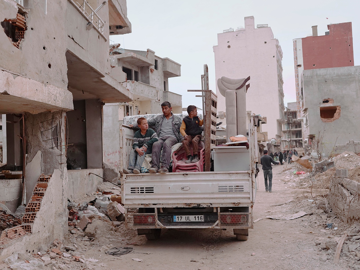 Art and Documentary Photography - Loading FT_WhatMakesAWar_17.JPG