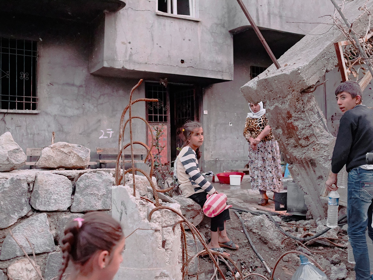 Art and Documentary Photography - Loading FT_WhatMakesAWar_21.JPG