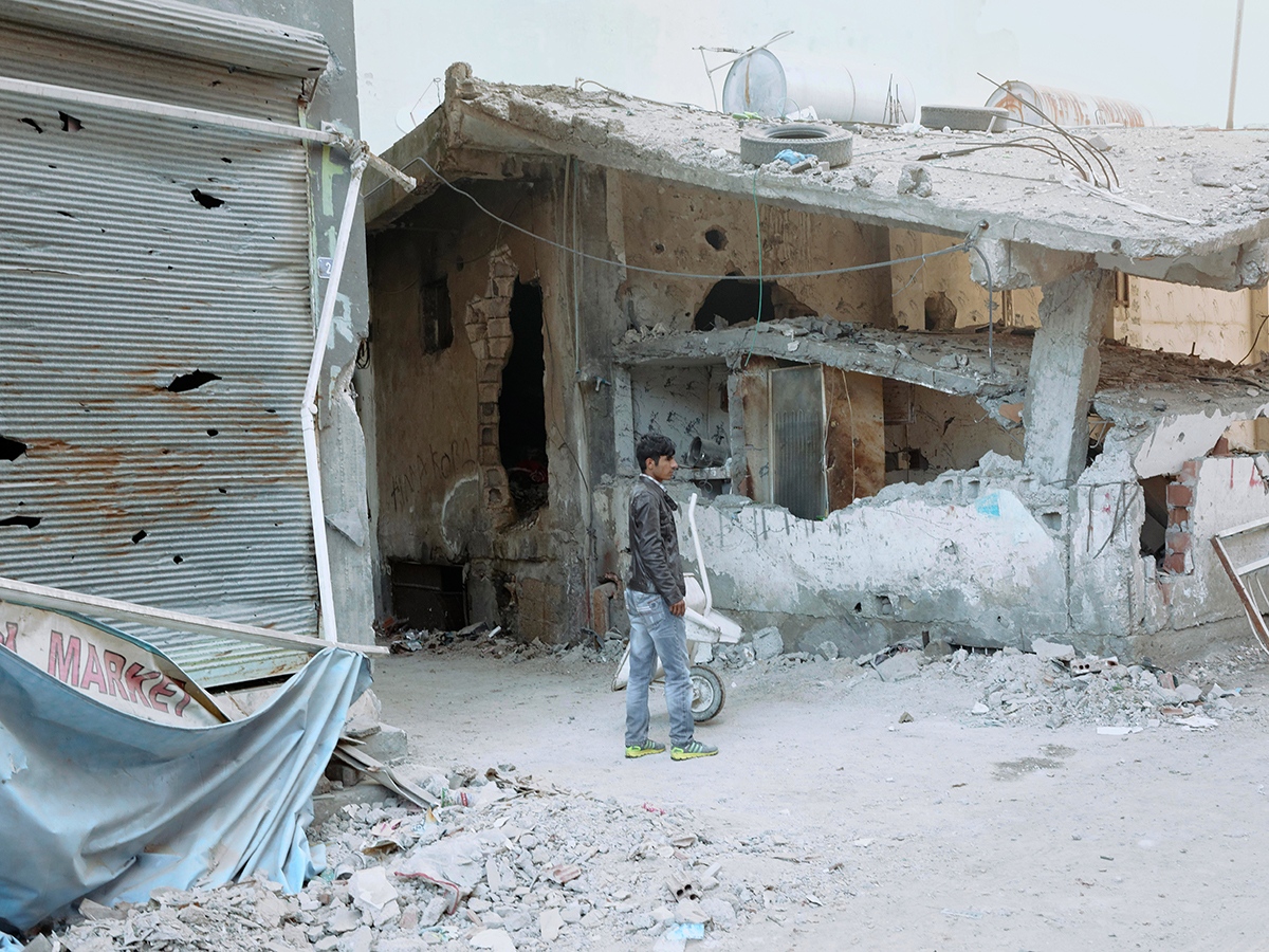 Art and Documentary Photography - Loading FT_WhatMakesAWar_33.JPG