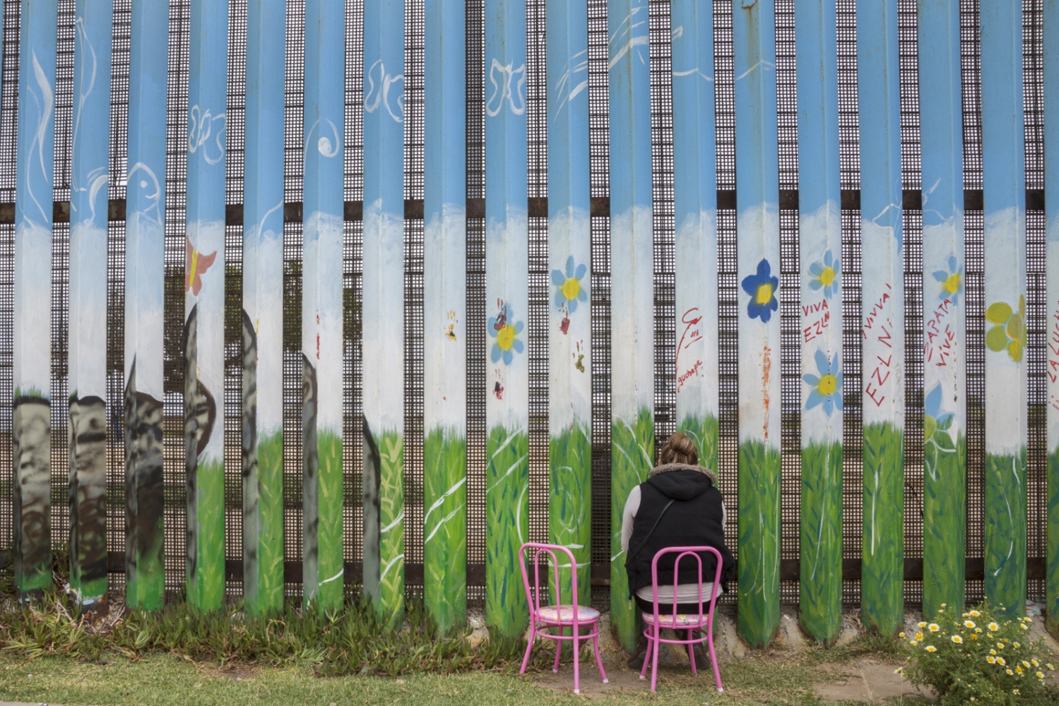 Alejandra Vallejo visits her husband Daniel Armendariz at the border wall in Playas de Tijuana....
