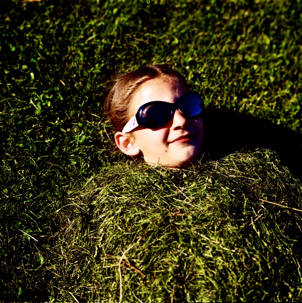 Art and Documentary Photography - Loading Dorothy___Mary_grass_1.jpg