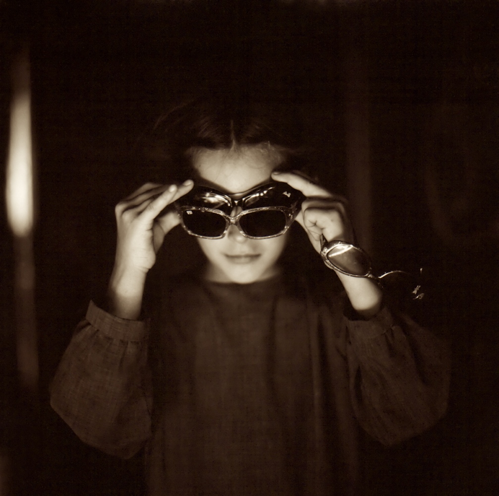 Art and Documentary Photography - Loading Dorothy___Sunglasses.jpg