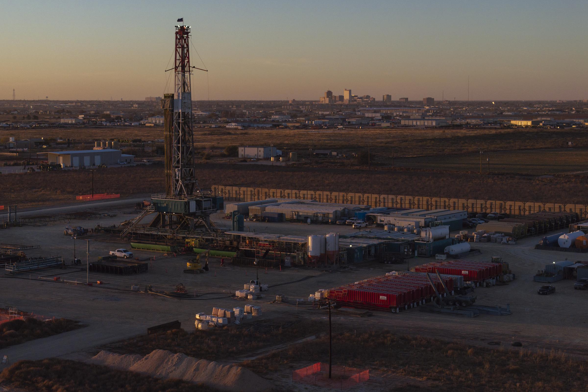 Ensign Rig 968 OIL AND GAS - Eli Hartman