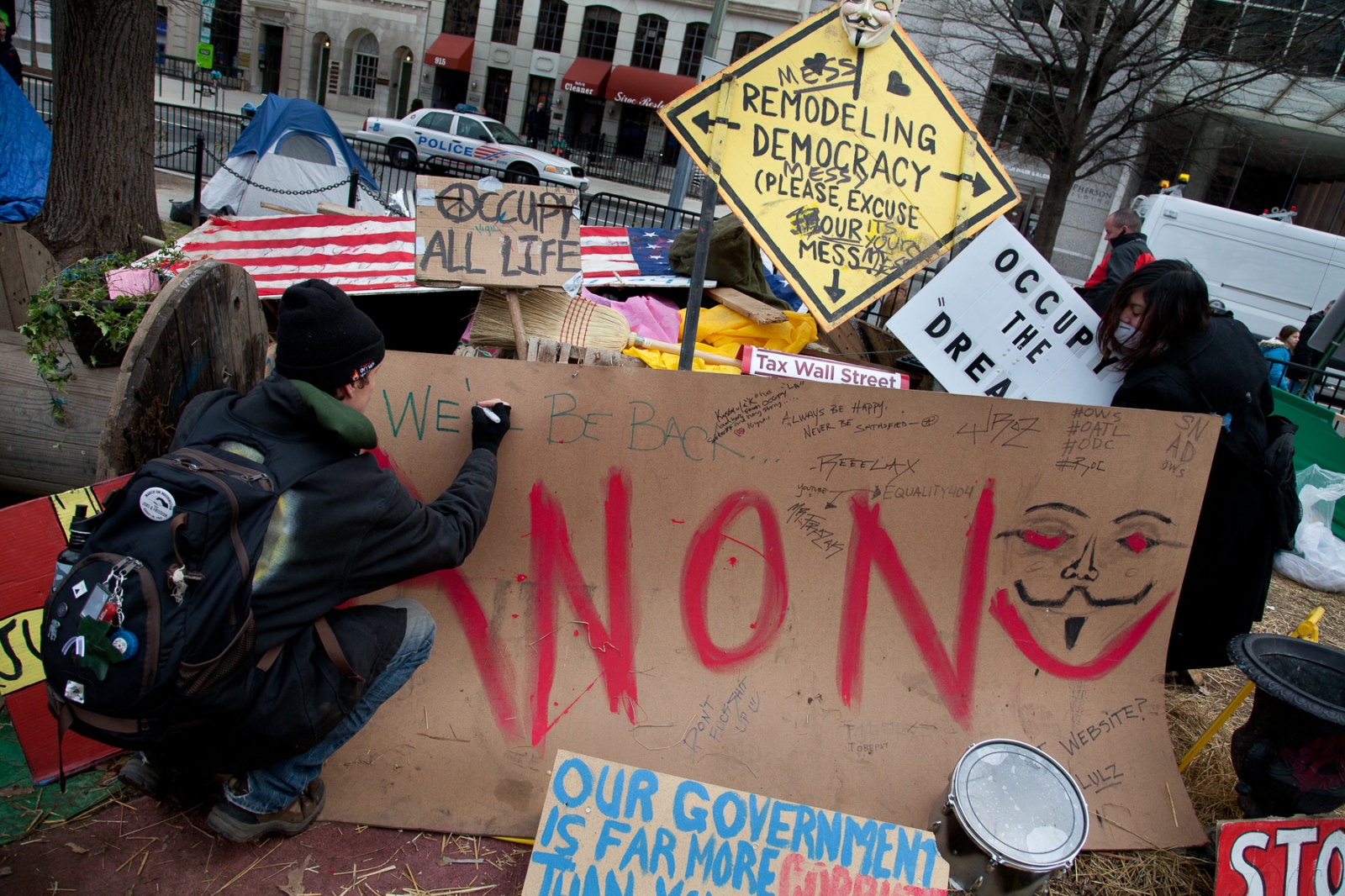 Occupy DC - Occupy D.C. protestors remove signs and belongings that...