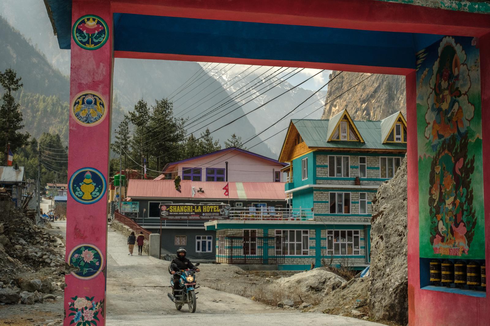 Walking  The Annapurna Circuit