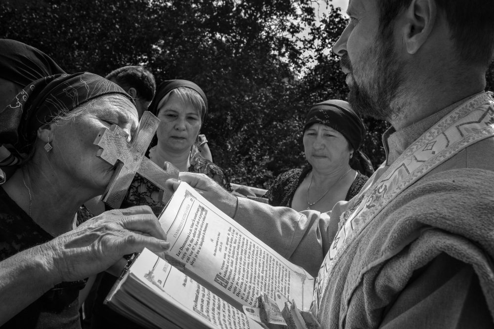 Religious service at a Moldovan funeral