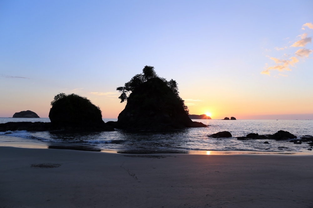 Singles - Manuel Antonio Beach - Costa Rica