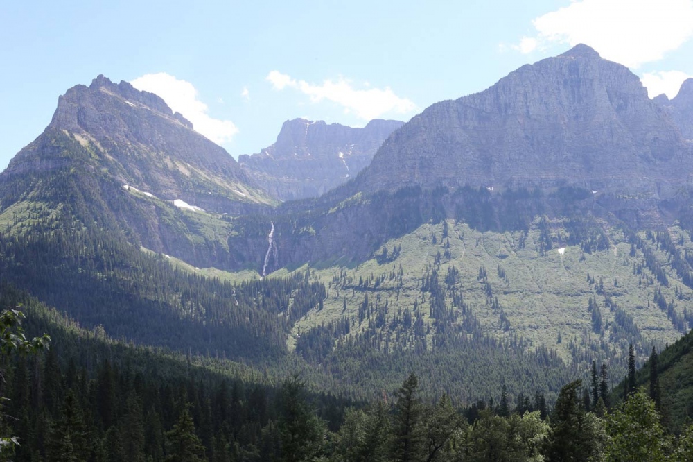  Montana contains numerous mountain ranges. Smaller island ranges are found throughout the state, for a total of 77 named ranges that are part of the Rocky Mountains. 