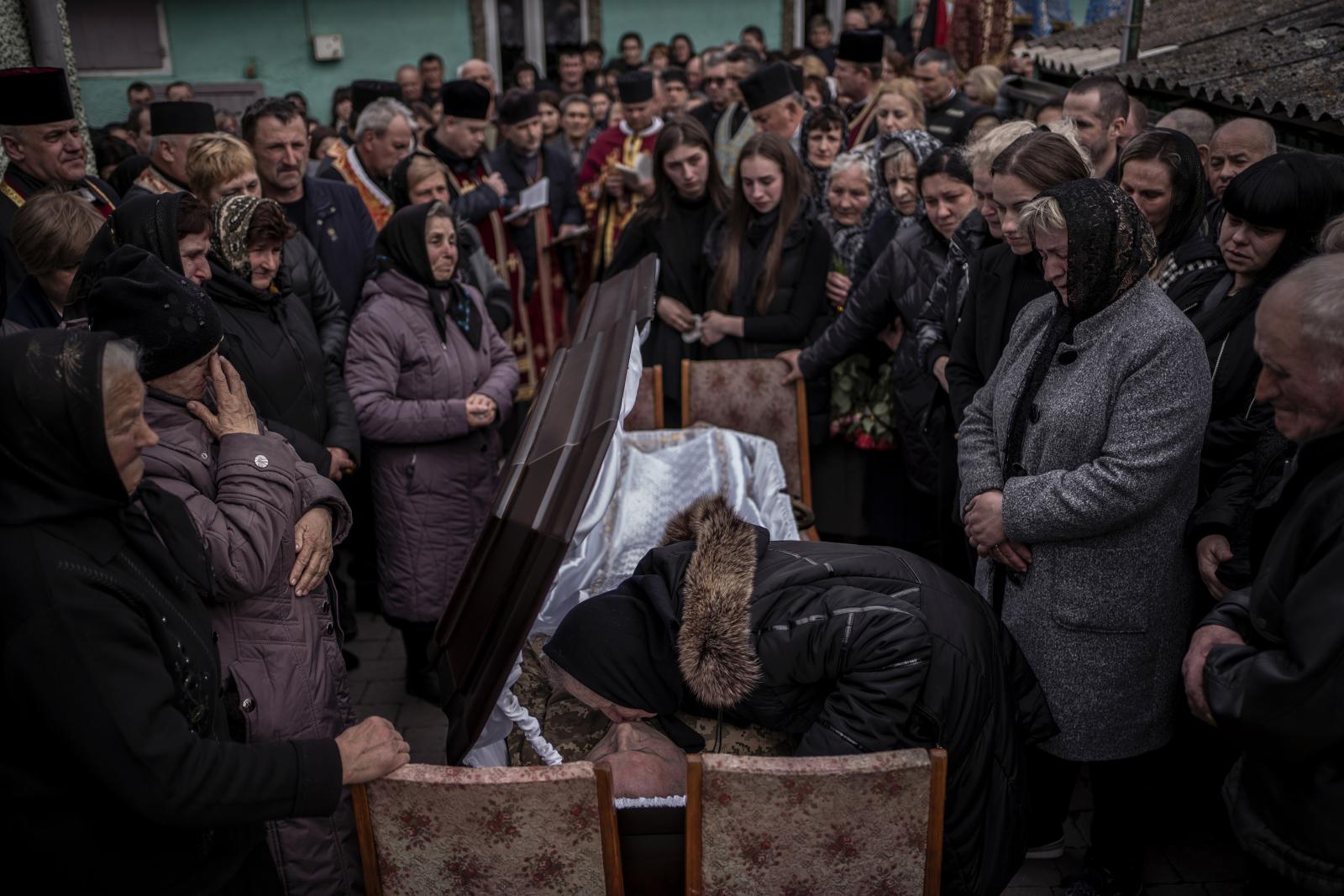Entierro Gural Vasyl, militar u... 07/04/2022 Hrusyatychi Ucrania