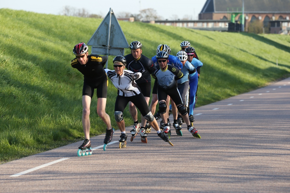  The flat terrain of the Netherlands makes it a suitable location to practice inline skating. The network of cycle paths makes it particularly attractive to skaters. 
