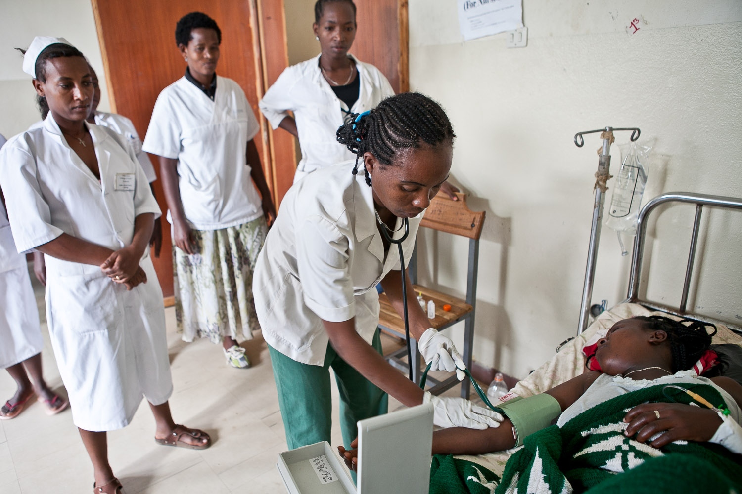 AMREF Canada Midwives save lives - ...