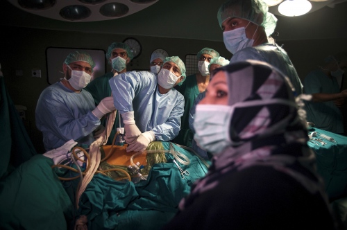   Dr Sanjay Mehra from the Royal Liverpool University Hospital using the &#39;Total Retroperitoneoscopic Donor Nephreotomy&#39; procedure on a kidney donor at the Al Shifa Hospital, Gaza City.  