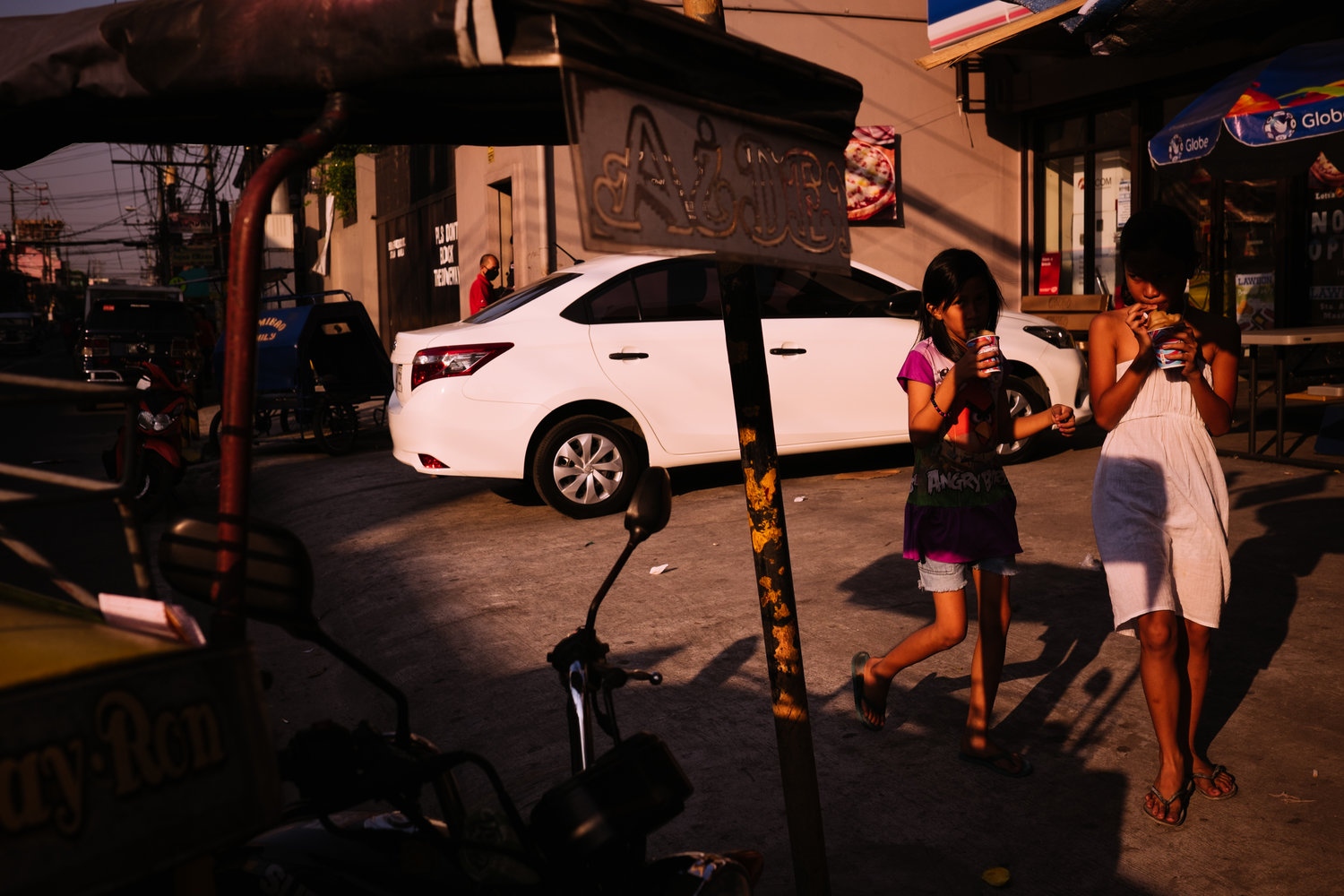 Art and Documentary Photography - Loading NowhereManila012.jpg