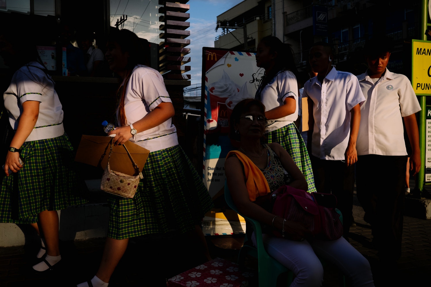 Art and Documentary Photography - Loading NowhereManila018.jpg