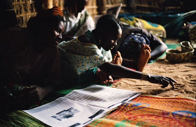  Women practice writing Tifinag...of a hut. Aouderas, Niger 2005 