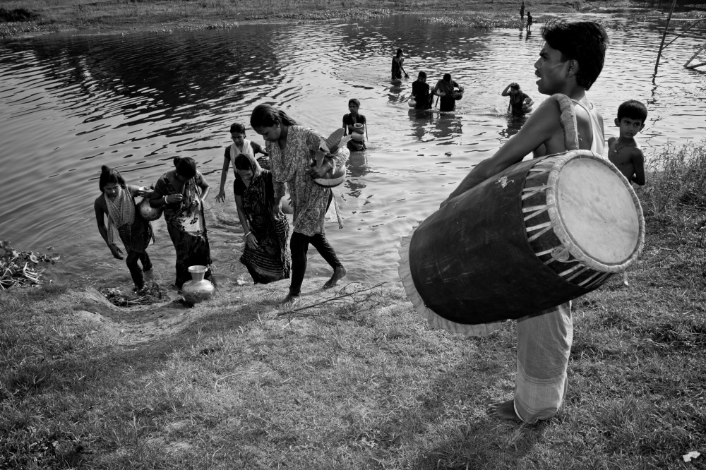 Charak Puja: Devotee's might