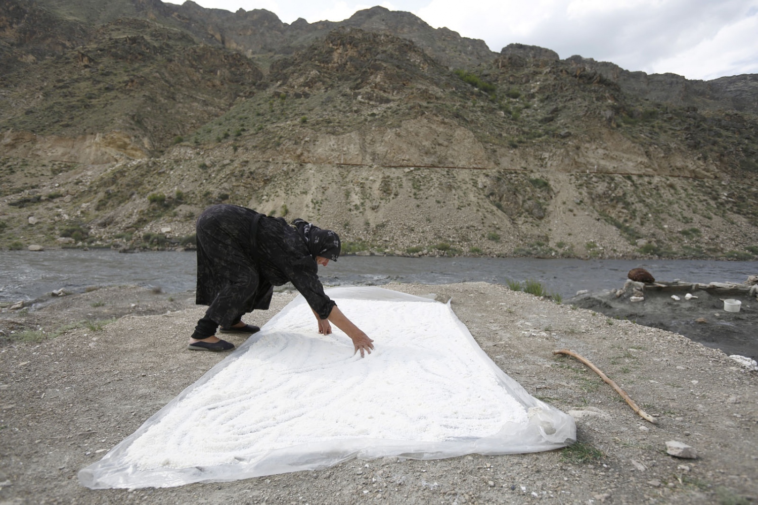 SALT - One of 4 remaining women salt makers who follow an...
