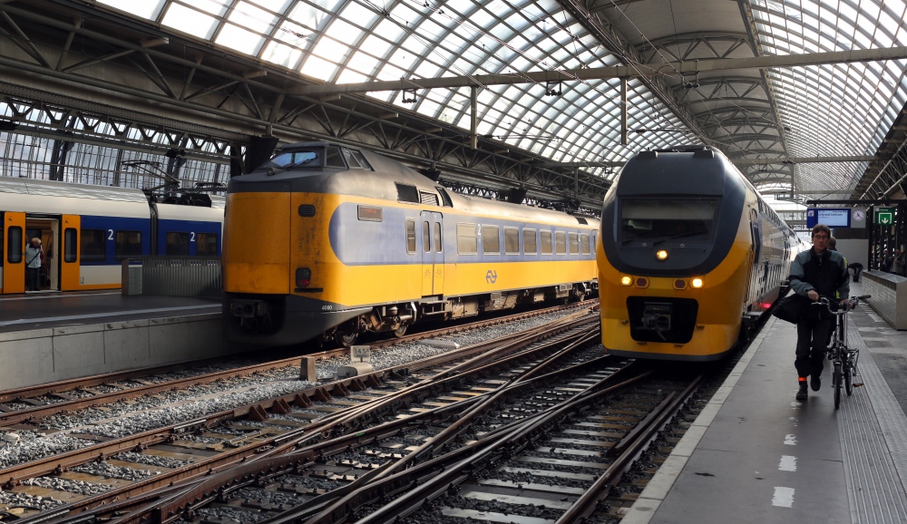   Rail transport in the Netherlands Â uses a dense railway network, that connects virtually all major towns and cities, counting as manyÂ train stationsÂ as there areÂ municipalities in the Netherlands. 
