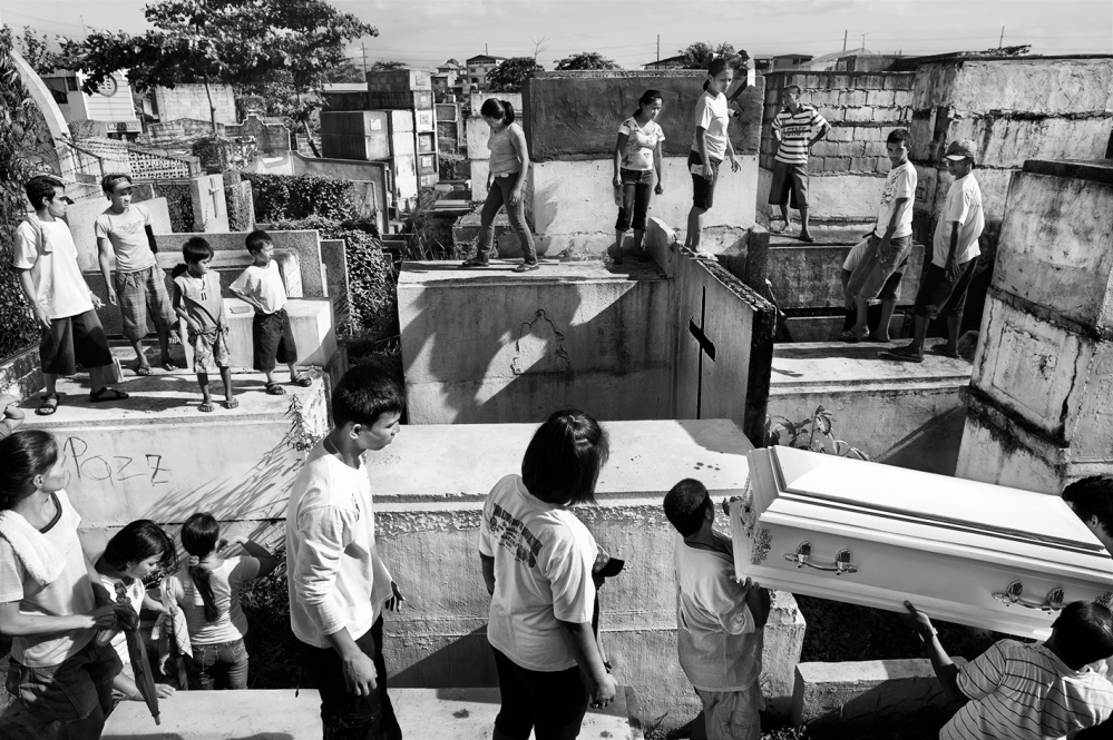 The Manila North Cemetery has b... mourn and bury their relative.