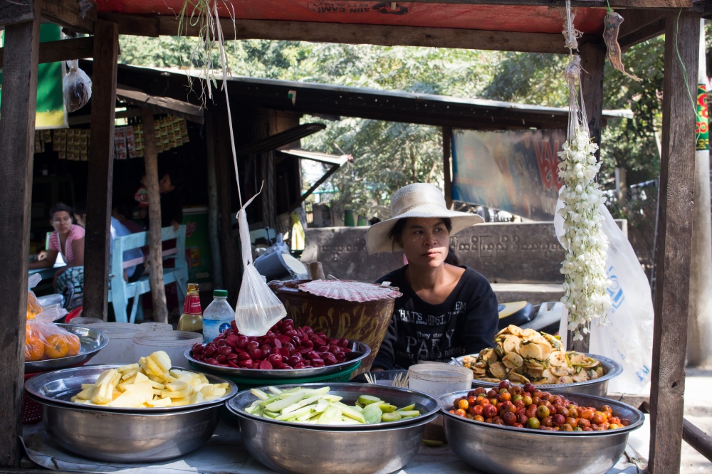  Myanmar 2017 Thoughtful Market Seller 