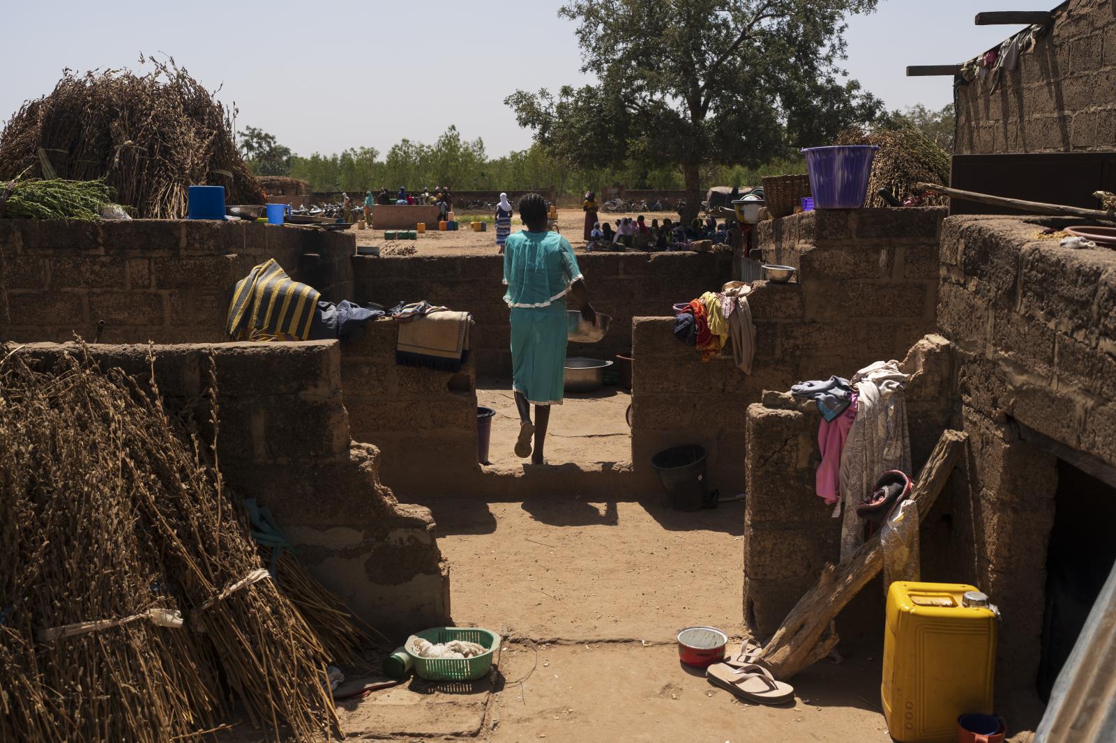 A child walks through the Pabr&...ands of people cut off from aid