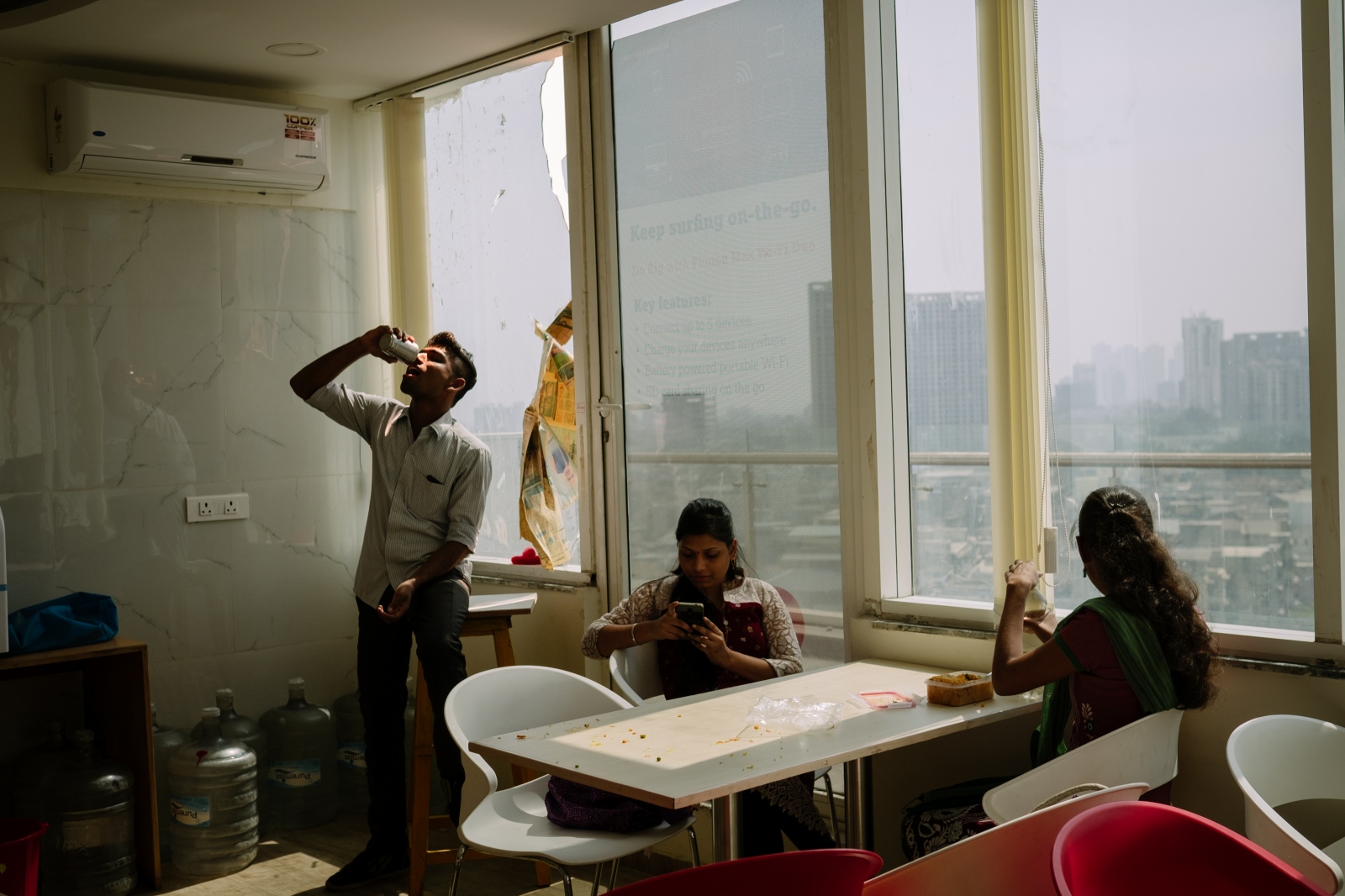 Three call centre workers enjoying their lunch break in a domestic call centre in Thane. Due to the fact that the Philippines overtook India in 2011, more Indian companies are focusing their business locally, calling Indian customers instead of those in the USA or UK. &nbsp;Thane, Mumbai, India. 25th February 2016.
