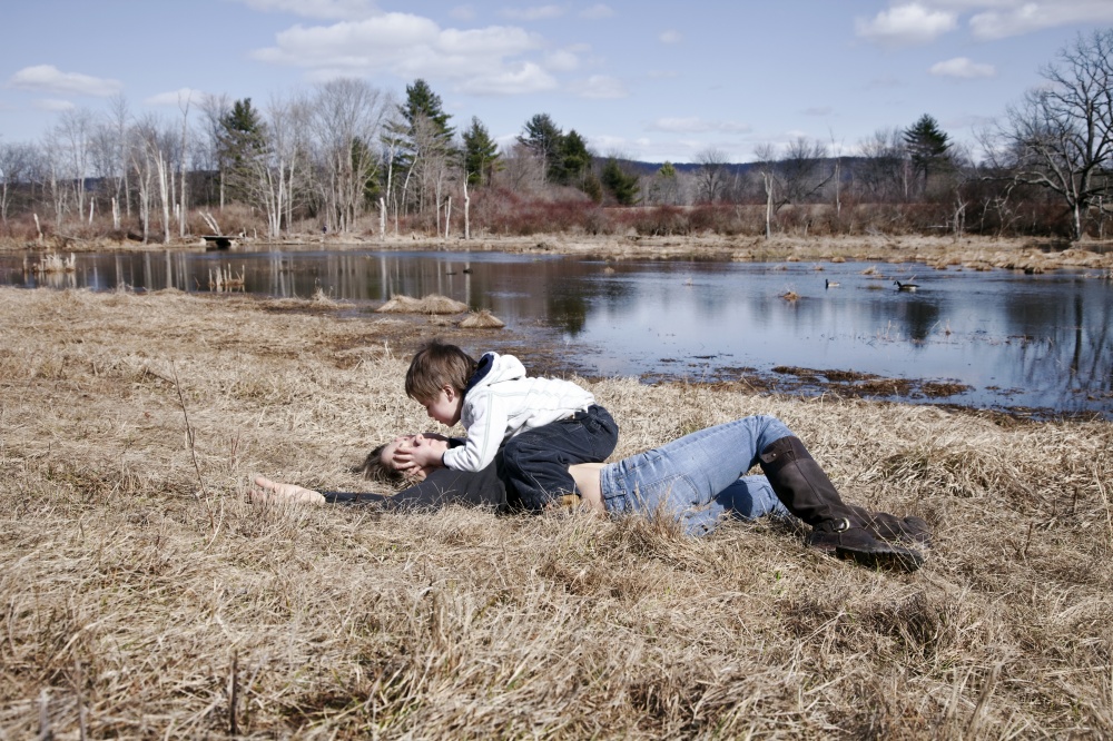 Photography image - Loading 12_Field Kiss.jpg