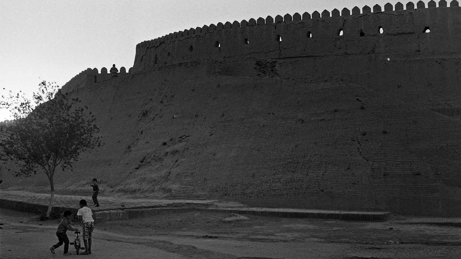 Silk Road Backstreets - Cycling around city walls, Khiva