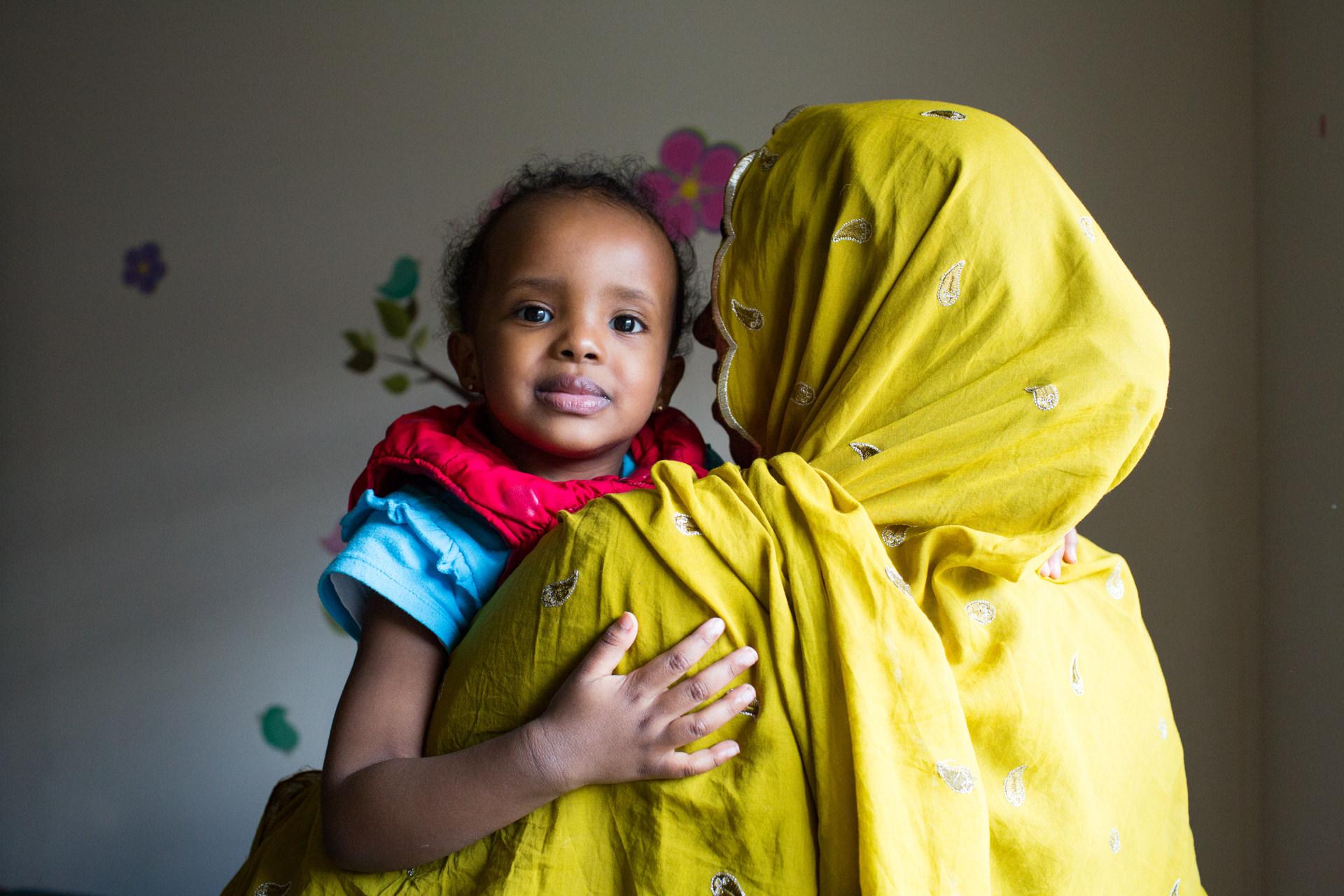 Robert Wood Johnson Foundation - Hinda Ali, 2, hugs her mother Koos Husen at LiveWell...