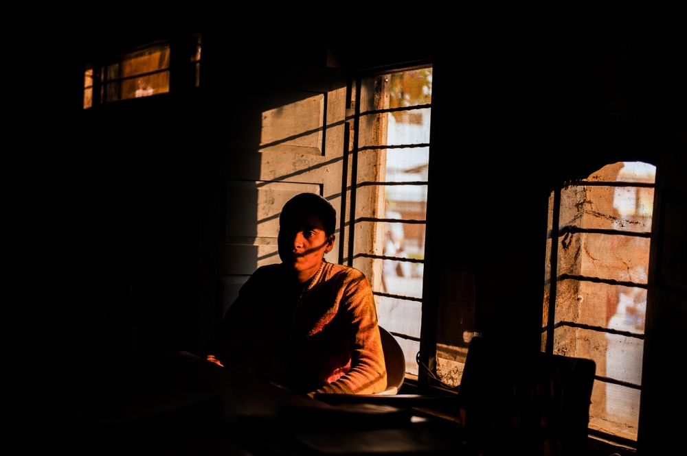 Image from FINDING LIGHT IN THE DARKNESS - Nurse waits in eye exam ward. Chitrakoot, India.