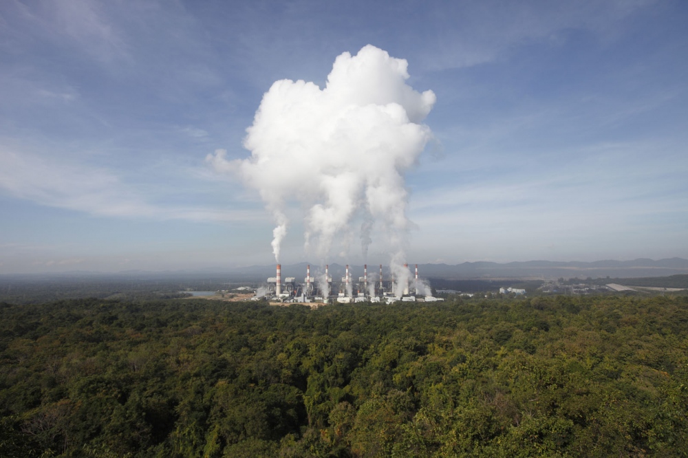 NGO/DEVELOPMENT - Mae Moh coal burning power plant releasing smoke from its...