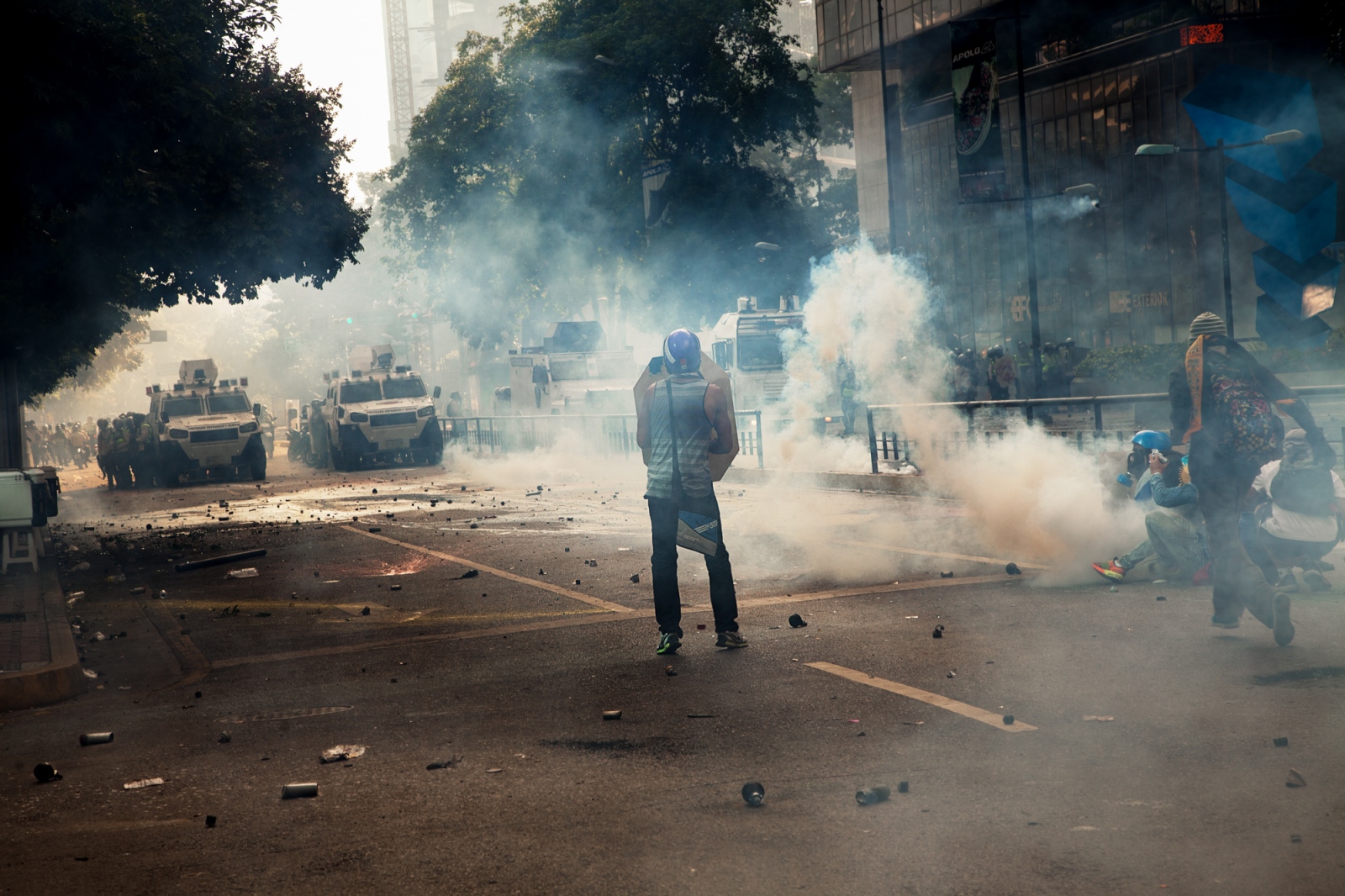Art and Documentary Photography - Loading 011_Venezuela_WilRiera_HCR.jpg