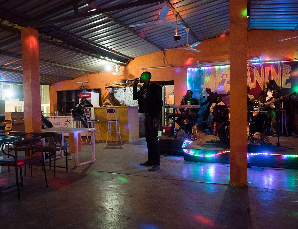 Art and Documentary Photography - Loading Ouaga_la_nuit_07.jpg