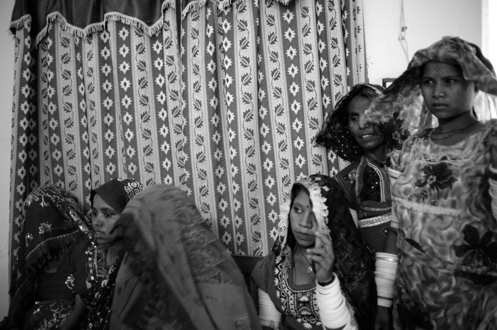 Six pregnant women wait for a c...ithi, Tharparkar, Pakistan 2010