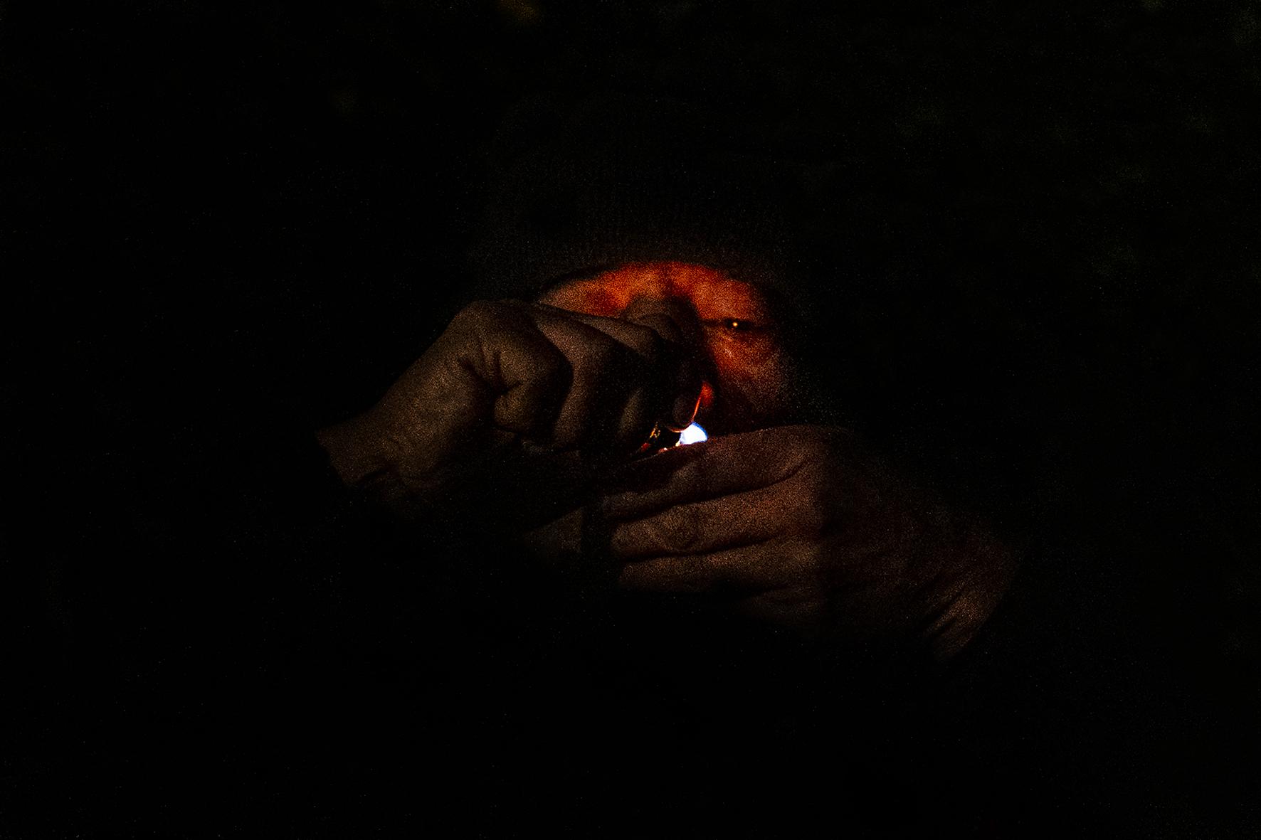 Living Periferia - Un hombre fuma pasta base de cocaina. puente alto,...