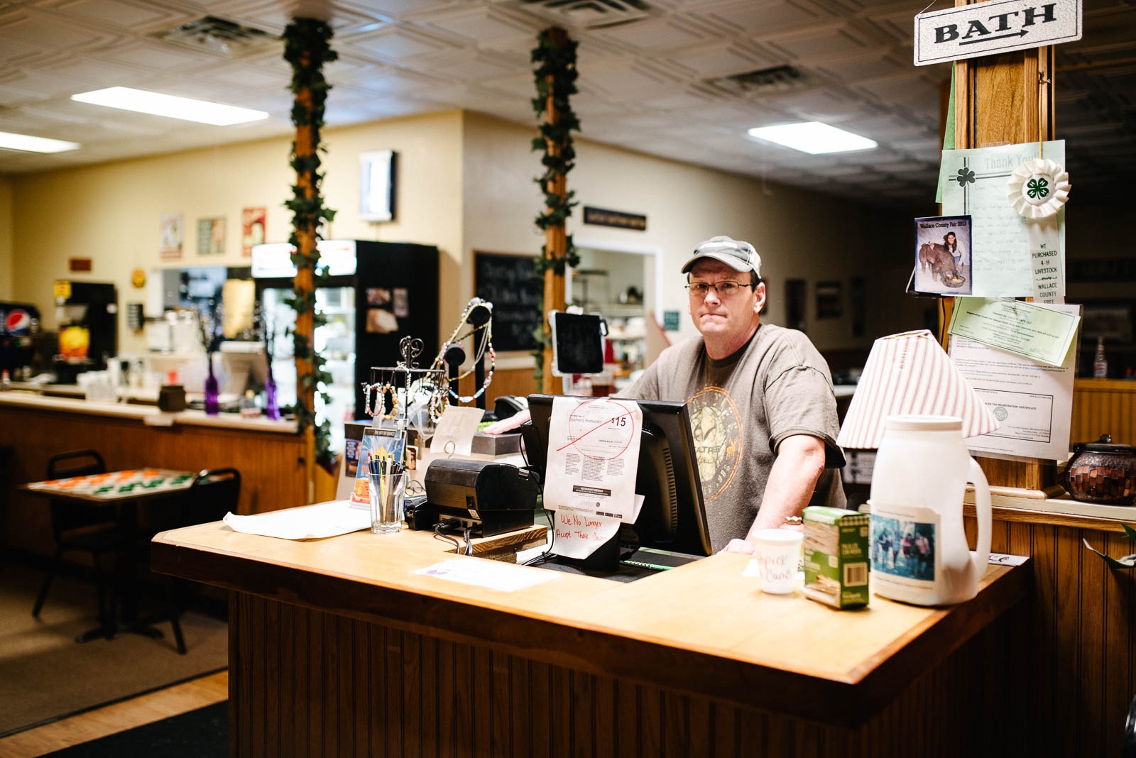 Art and Documentary Photography - Loading Trumpland_011.jpg
