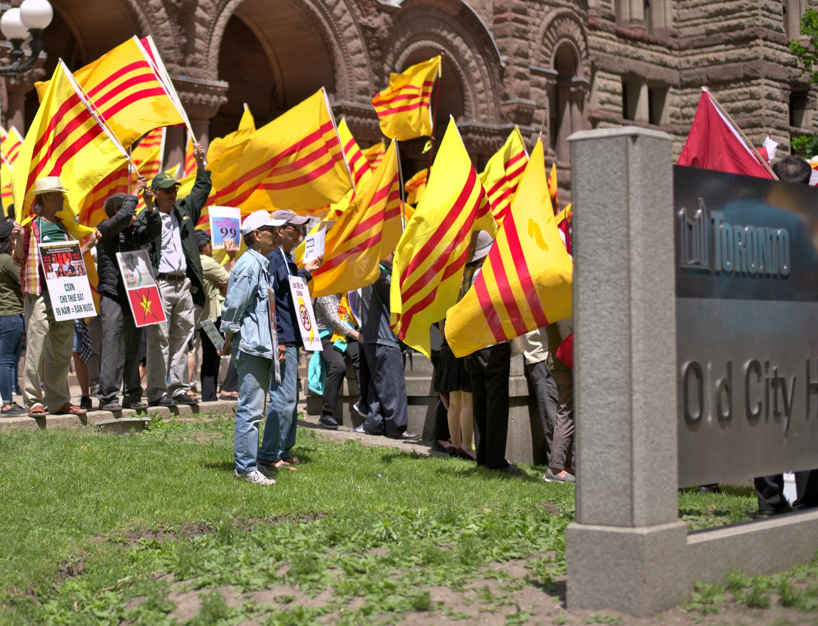  Vietnam protesters at Old City Hall, Toronot over economic zones law 10JUNE2018
